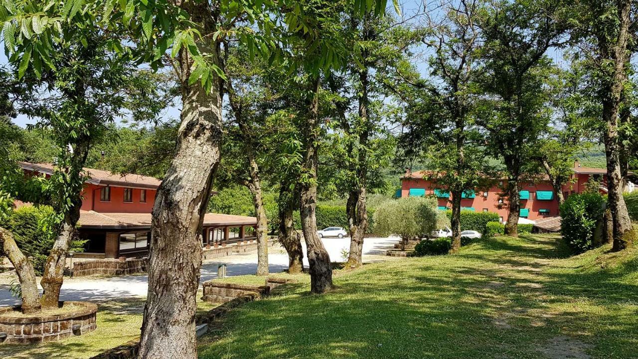 Agriturismo Ricciardelli Villa Contrada  ภายนอก รูปภาพ